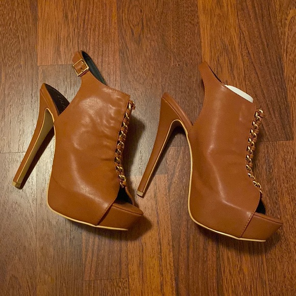 Brown Heel with Gold Pieces 8.5 New - Picture 1 of 2